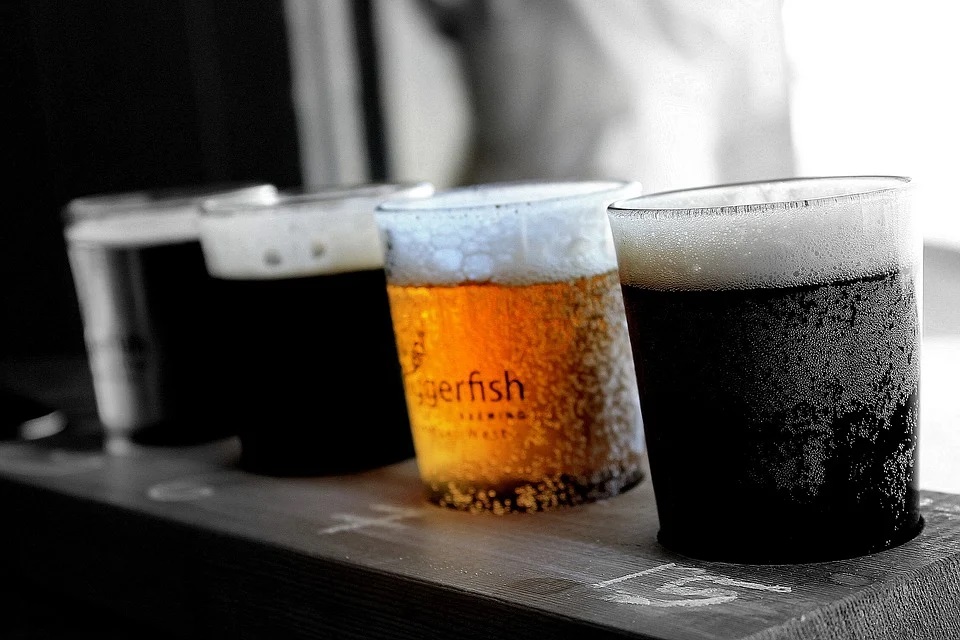 Blonde, blanche, brune, rousse, ambrée… Qu’est-ce qui fait la différence entre les bières ?