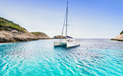 Escapade en catamaran : 4 conseils pour limiter votre empreinte écologique